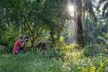 Makro fotoğrafçının iş başındaki boş zamanı.