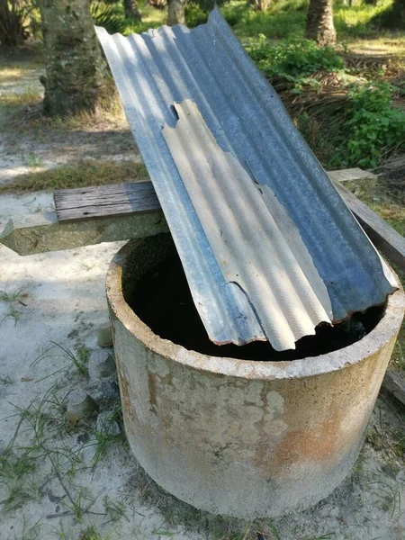 Concrete Wall Zinc Sheet Top Collect Rain Water Farm — Stock Photo, Image
