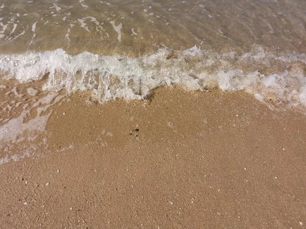 Сцена Морської Хвилі Рухається Піщаному Пляжі — стокове фото