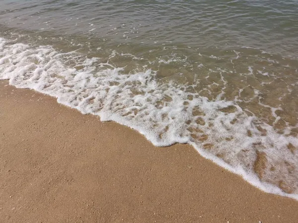 Cena Onda Mar Movendo Para Praia Arenosa — Fotografia de Stock