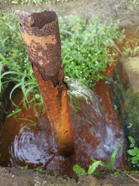 Трубы Коррозии Воды Ферме — стоковое фото