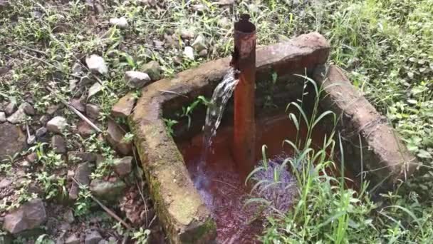 Tubo Perdita Acqua Corrosa Presso Azienda Agricola — Video Stock