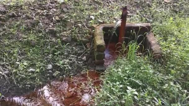 Tubo Vazamento Água Corroída Fazenda — Vídeo de Stock