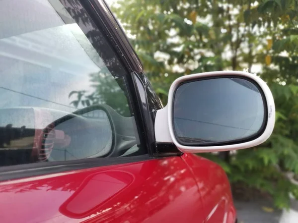 Specchio Riflettente Parcheggio Lato Auto Vicino Alla Strada — Foto Stock