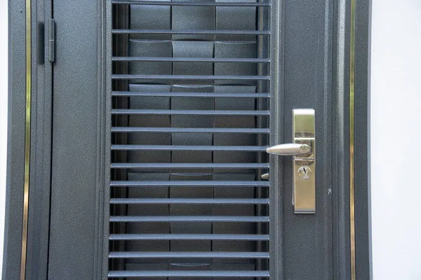 Срібна Ручка Дверей Нержавіючої Сталі Різних Дверей — стокове фото