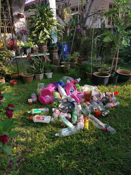 Perak Malaysia 2021 Desember Berbagai Jenis Dan Ukuran Botol Plastik — Stok Foto