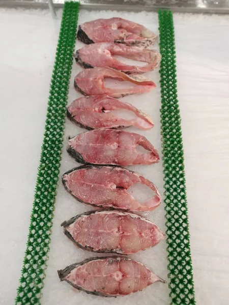 日本相扑鱼切成片 供展示和销售 — 图库照片
