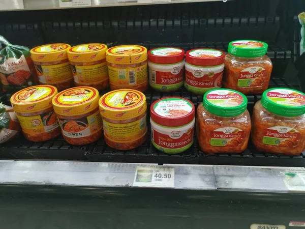 Pérák Malajsie Prosince 2021 Mnoho Lahví Konzervační Korejské Kimchi Vystaveno — Stock fotografie