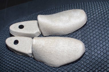 karton ayakkabı ağacı ya da aksesuar ekle