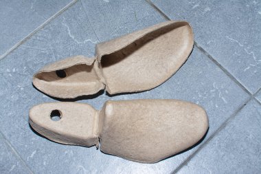 karton ayakkabı ağacı ya da aksesuar ekle