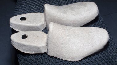 karton ayakkabı ağacı ya da aksesuar ekle