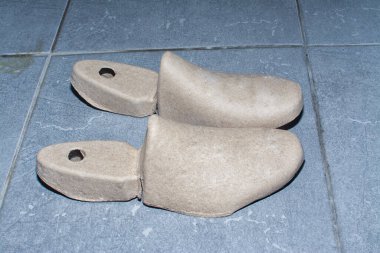 karton ayakkabı ağacı ya da aksesuar ekle