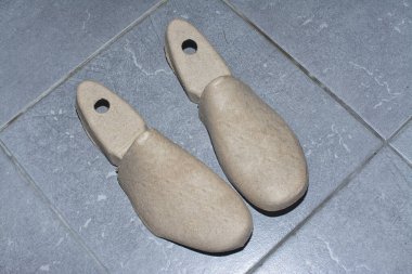 karton ayakkabı ağacı ya da aksesuar ekle