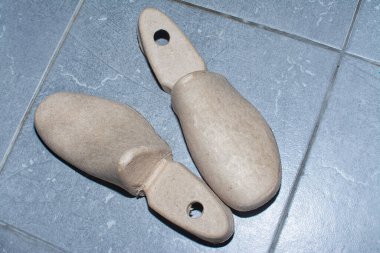 karton ayakkabı ağacı ya da aksesuar ekle