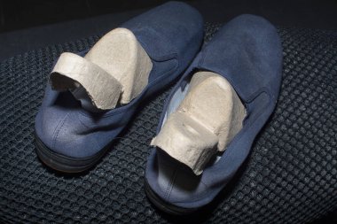 karton ayakkabı ağacı ya da aksesuar ekle