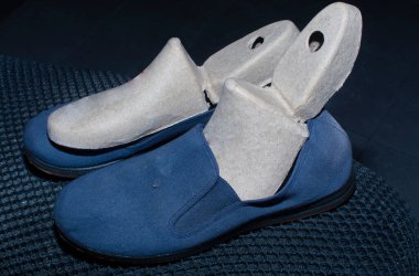 karton ayakkabı ağacı ya da aksesuar ekle