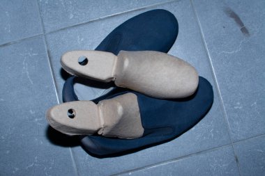 karton ayakkabı ağacı ya da aksesuar ekle