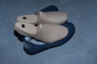 karton ayakkabı ağacı ya da aksesuar ekle