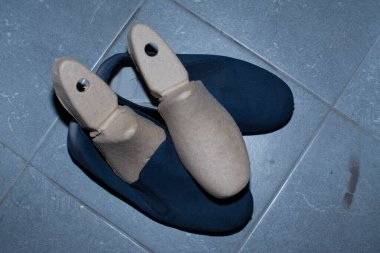 karton ayakkabı ağacı ya da aksesuar ekle