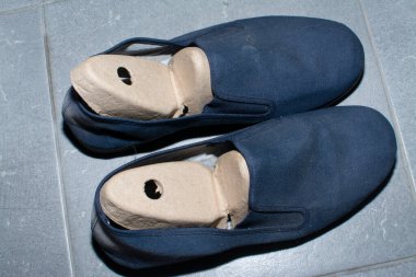 karton ayakkabı ağacı ya da aksesuar ekle