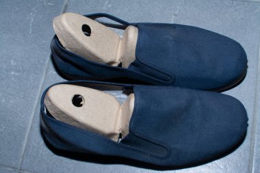 karton ayakkabı ağacı ya da aksesuar ekle