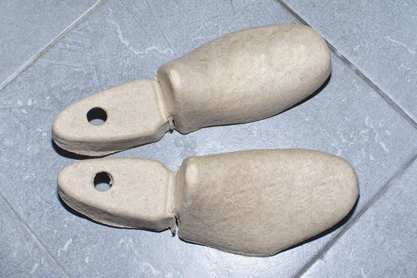 karton ayakkabı ağacı ya da aksesuar ekle