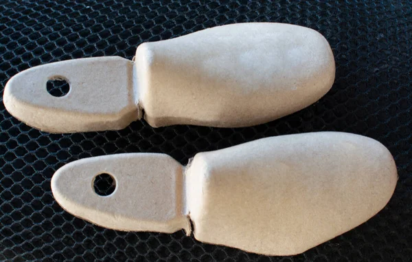 karton ayakkabı ağacı ya da aksesuar ekle