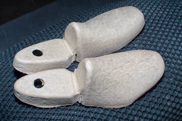 karton ayakkabı ağacı ya da aksesuar ekle