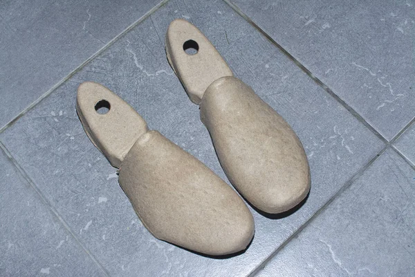 karton ayakkabı ağacı ya da aksesuar ekle