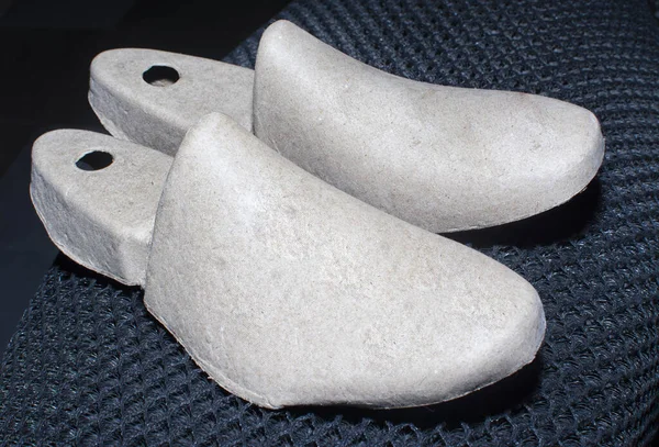 karton ayakkabı ağacı ya da aksesuar ekle