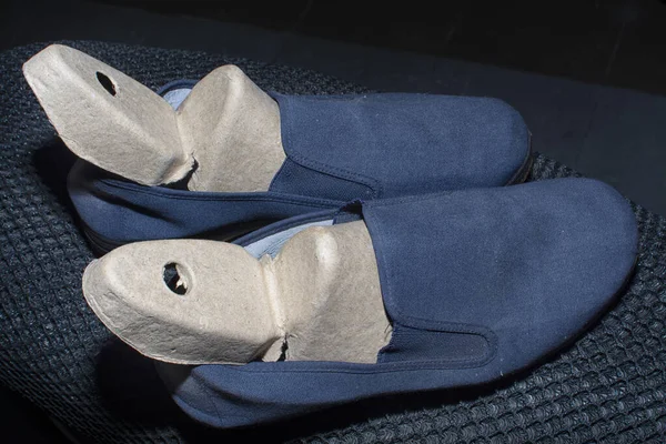 karton ayakkabı ağacı ya da aksesuar ekle