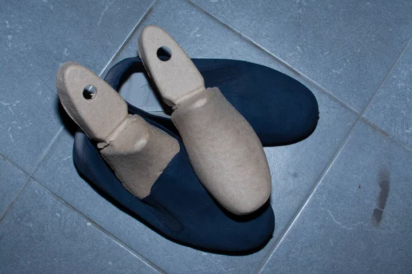 karton ayakkabı ağacı ya da aksesuar ekle