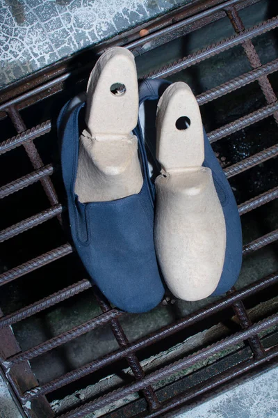 karton ayakkabı ağacı ya da aksesuar ekle