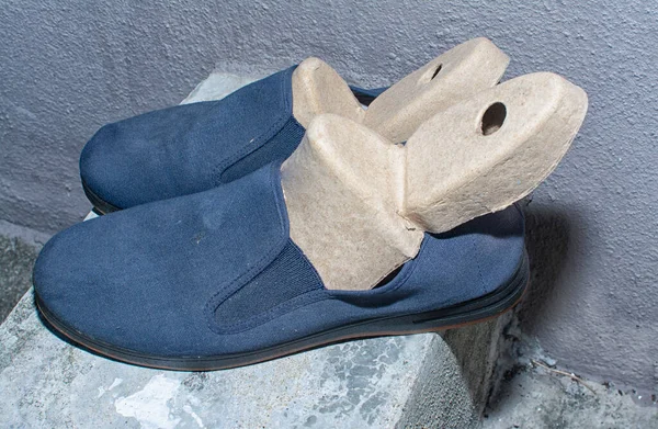 karton ayakkabı ağacı ya da aksesuar ekle