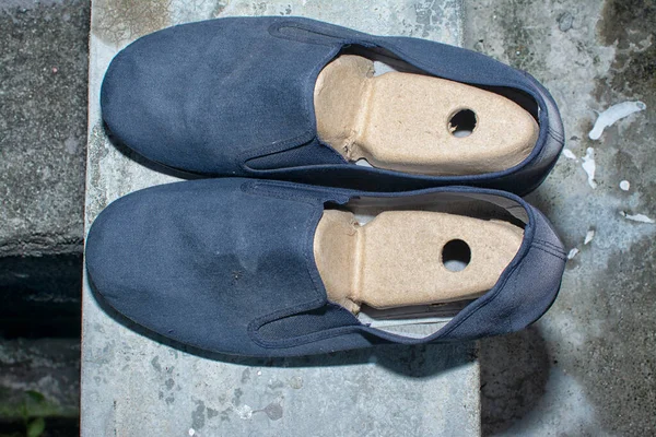 karton ayakkabı ağacı ya da aksesuar ekle