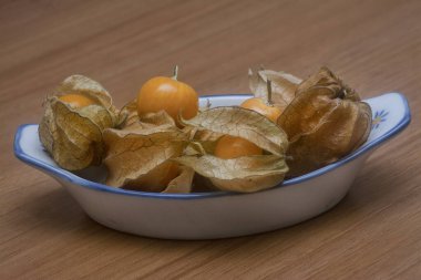 Yırtılmış bektaşi üzümü pelerininin yakın çekimi..