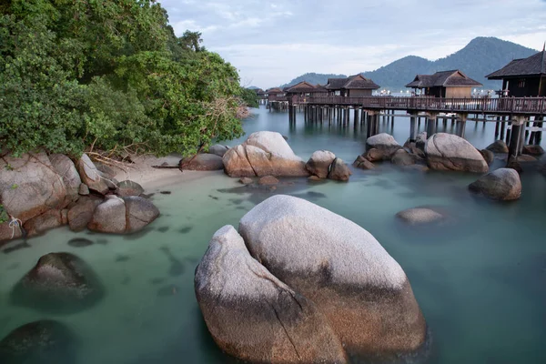 Peaceful Quiet Early Morning View Boulders Wooden Houses Stilts Straits — Stockfoto