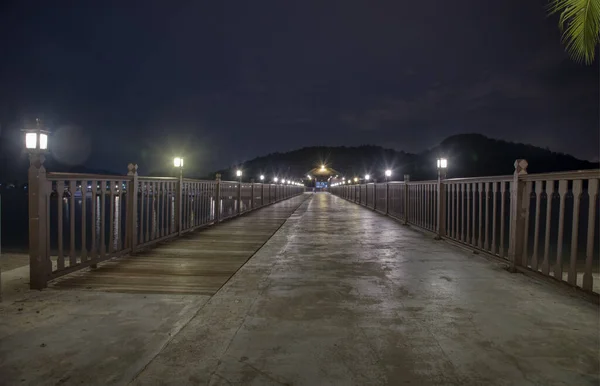 Betonowe Pomost Scena Ścieżki Nocy — Zdjęcie stockowe