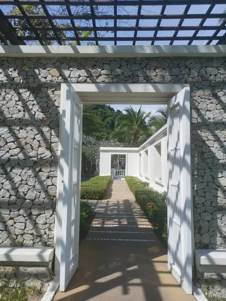 Square Pathway Door Frame Garden — Stock Photo, Image