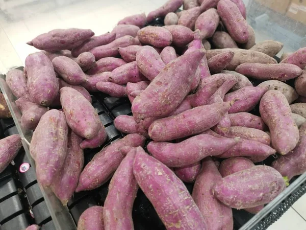 Stapel Rode Japanse Aardappelen Koop — Stockfoto
