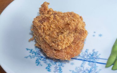 Baharatlı kızarmış tavuk eti..