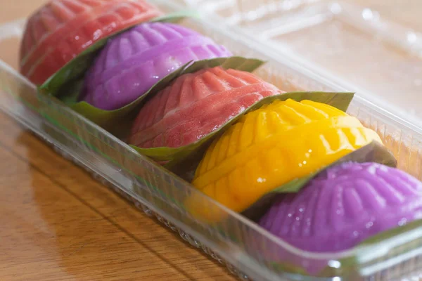 Kolorowe Torty Żółwiowe Mandaryńskim Słowem Nadrukowanym Powierzchni Tortu Oznacza Długowieczność — Zdjęcie stockowe