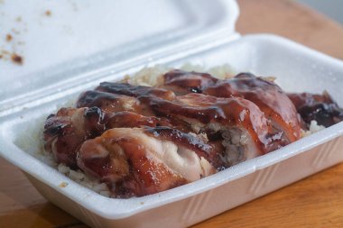 Izgara siyah bal soslu tavuk budu pilavı..