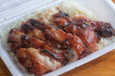 Izgara siyah bal soslu tavuk budu pilavı..