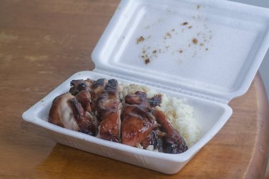 Izgara siyah bal soslu tavuk budu pilavı..