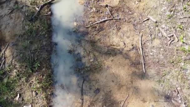 Pemandangan Udara Dari Satu Baris Membajak Tanah Pertanian Kosong — Stok Video