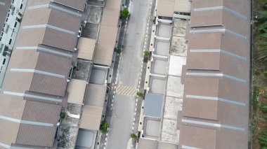 Yerleşim bölgesinde gündüz vakti hava durumu.