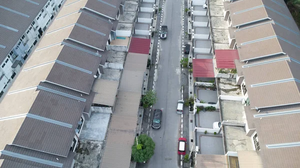 Yerleşim bölgesinde gündüz vakti hava durumu.