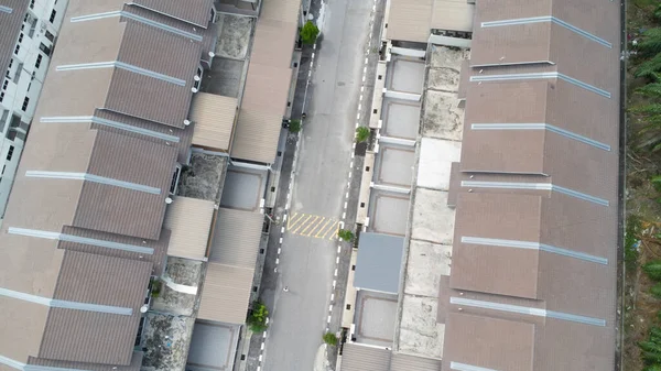 Yerleşim bölgesinde gündüz vakti hava durumu.