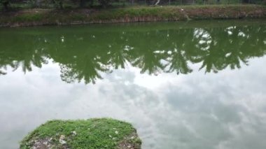 Banliyödeki lağım çukurunun havadan görünüşü..